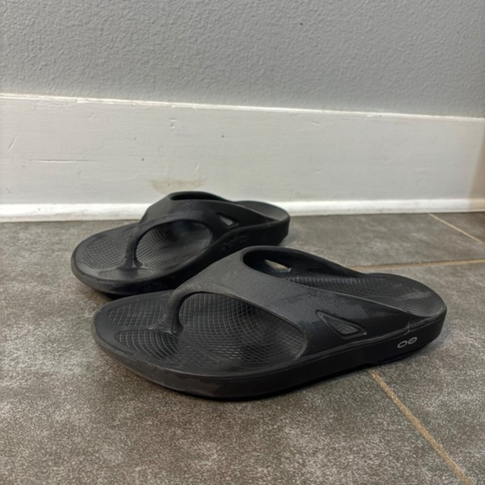 Oofos‎ Ooriginal Size M 9/ W 11 Black Thong Flip Flop Sandals Casual Comfort